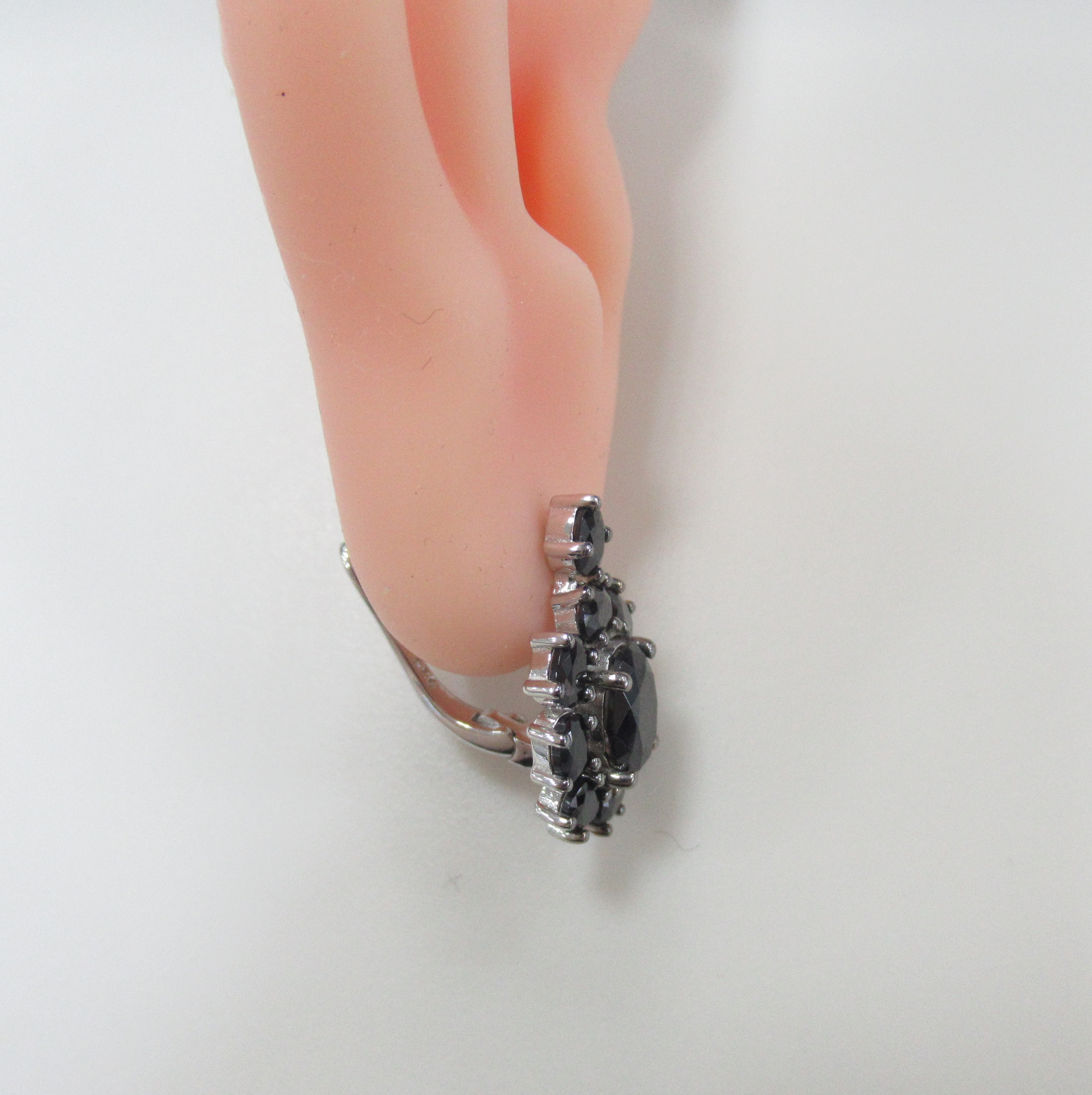 Серебряные серьги со шпинелью "Цветы"